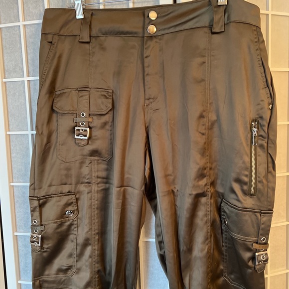 CARGO PANTS; NWT SATIN OLIVE GREEN W/COOL DETAILS, By Generation Kiss, XXL - Picture 2 of 4